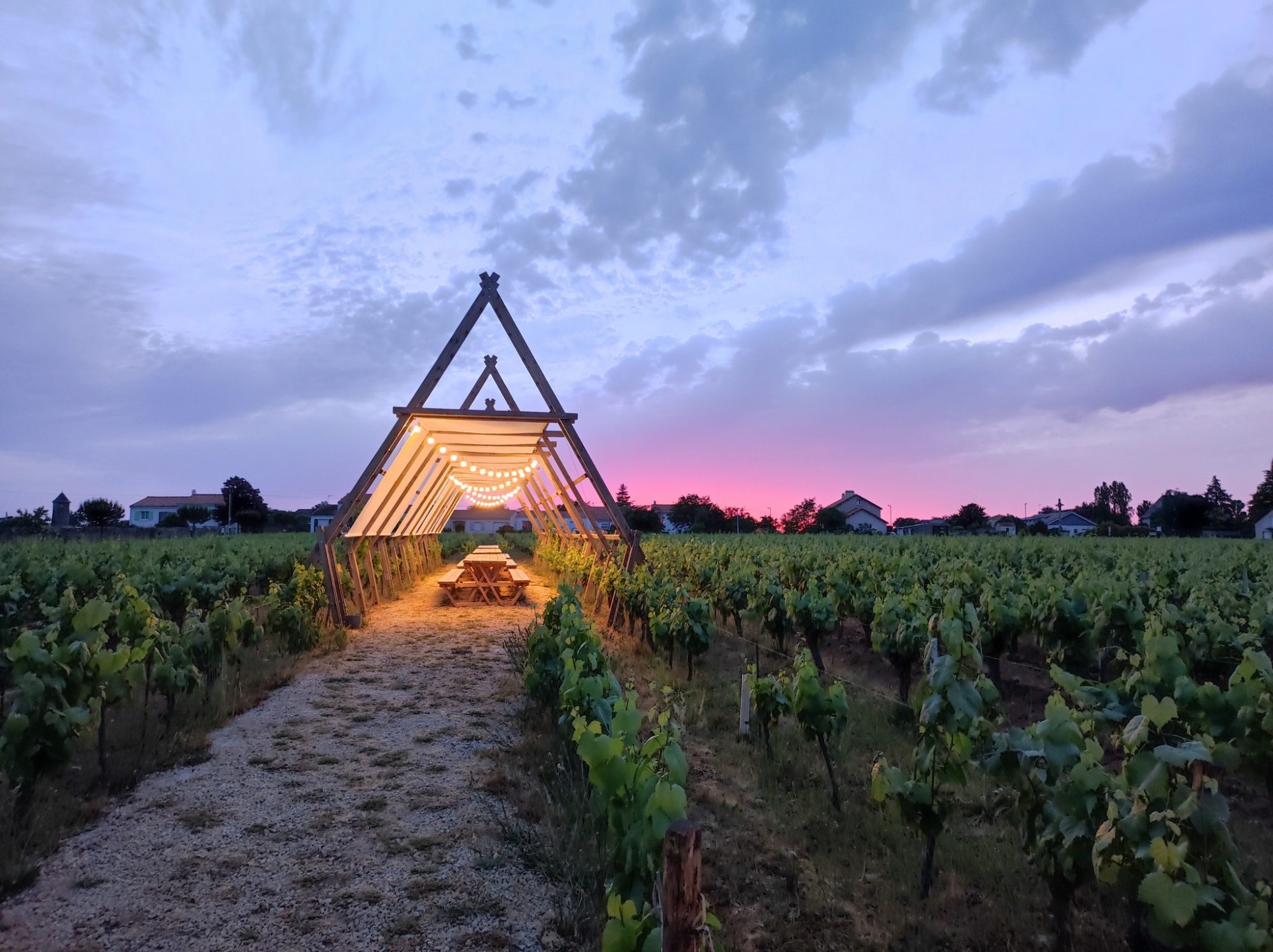 Guinguette La Huchette au coucher du soleil Château Thébaud