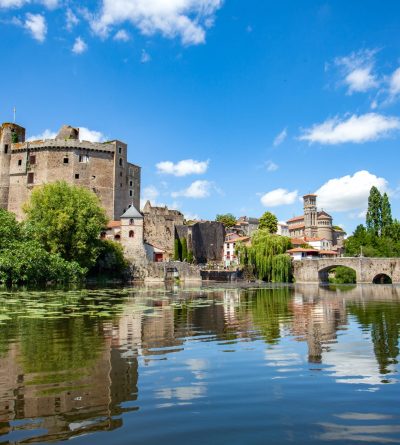 Vue du Château de Clisson depuis la Sèvre Nantaise