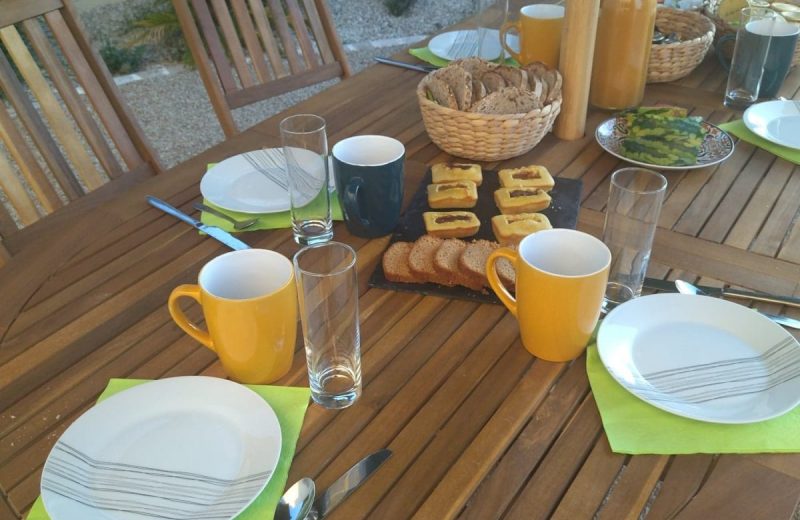 Petit-déjeuner en terrasse